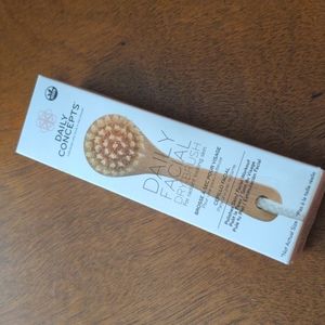 Daily Concepts facial dry brush (NWT)